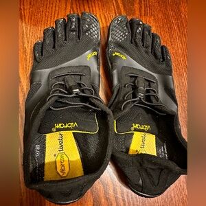 Vibram Women's Five Fingers, KSO EVO Crosstraining Sneaker #14W0701 Size W39/8